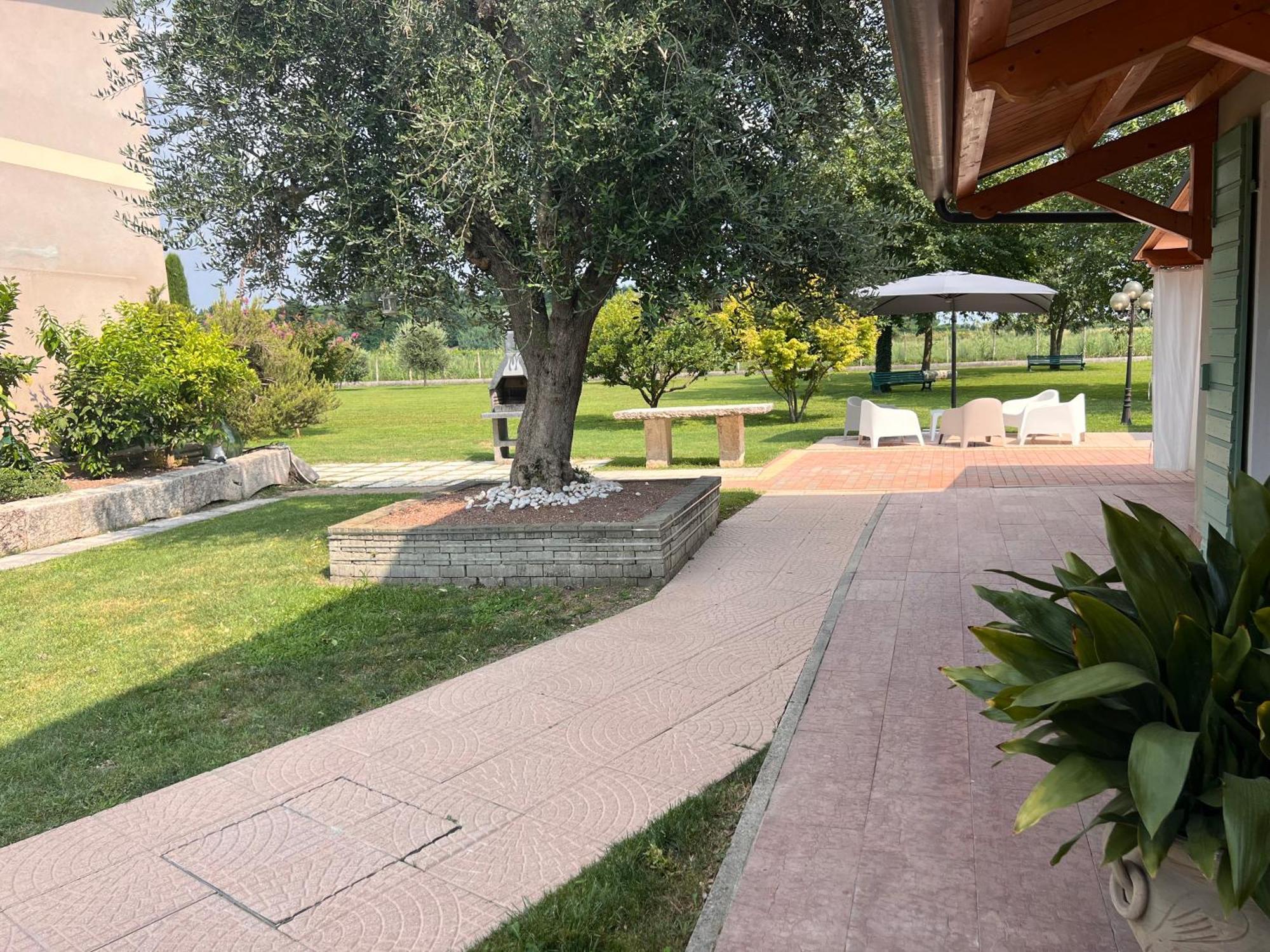 Appartamento "Casa Vacanze Corte Ara Decima" Sona Buitenkant foto
