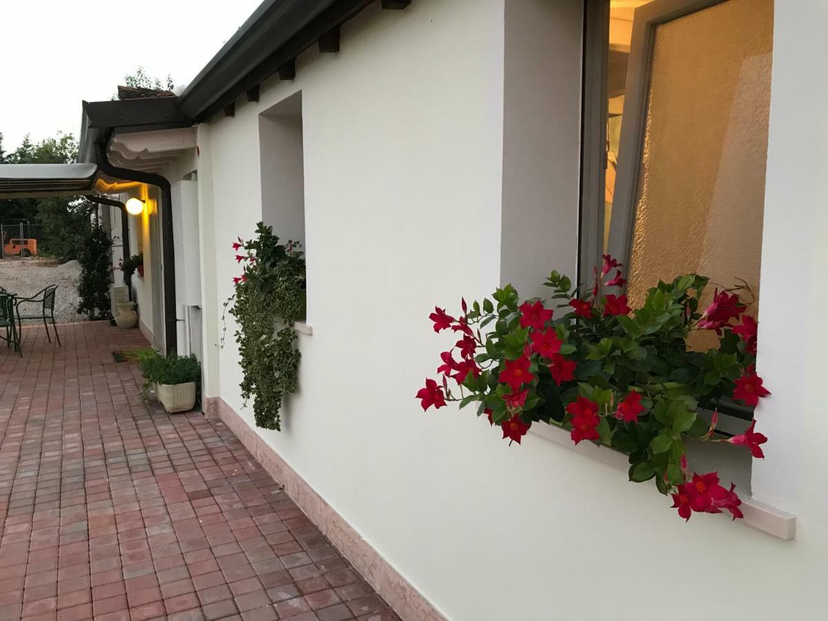 Appartamento "Casa Vacanze Corte Ara Decima" Sona Buitenkant foto